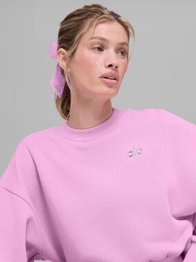 ALO Accolade Crew Neck Pullover ~ Candy Heart Pink